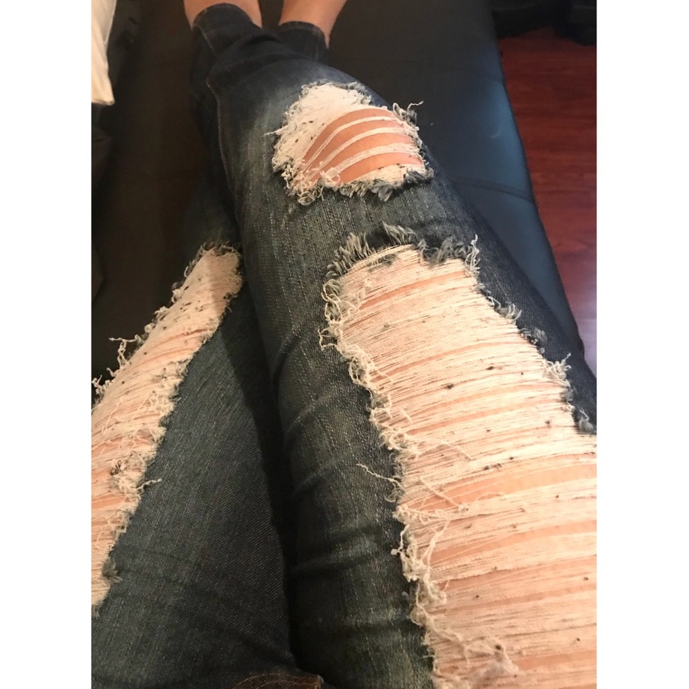 Fashion nova distressed blue jeans